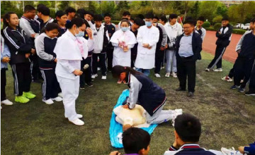 临沂市第三人民医院党委组织健康义诊走进临沂32中学